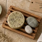 Savon shampoing solide bio : saponifié ou tensioactifs pour mieux rincer