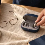 Comment mettre des appareils auditifs avec des lunettes : lunettes et aides auditives, sans chute